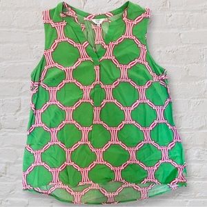 Crown & Ivy sleeveless patterned blouse 🌿